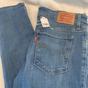 EUC LEVI’S 711 SKINNY JEANS SIZE 29